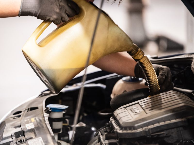 &Ouml;lwechsel und &Ouml;l nachf&uuml;llen lassen im Autohaus KRENZ in Paderborn