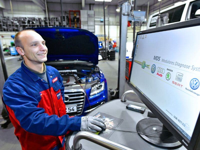 Professioneller &Ouml;lwechsel im Autohaus KRENZ in Paderborn